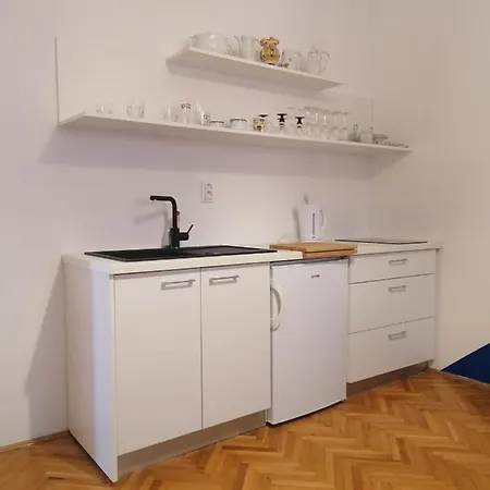 1bedroom *